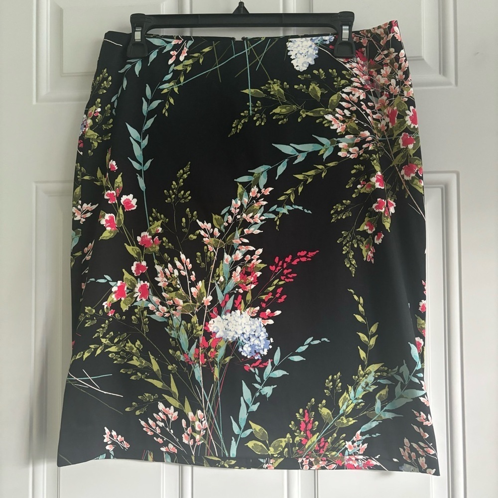 Talbots Colorful Floral Lightweight Pencil Skirt, Size 10 Petite